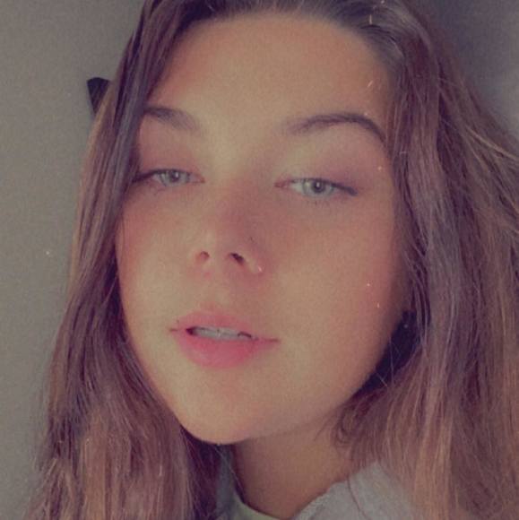 Profile Picture of Lahela Hall (@lahelahall) on Poshmark