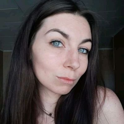 Profile Picture of Crystal George (@Crystal_George9) on Twitter