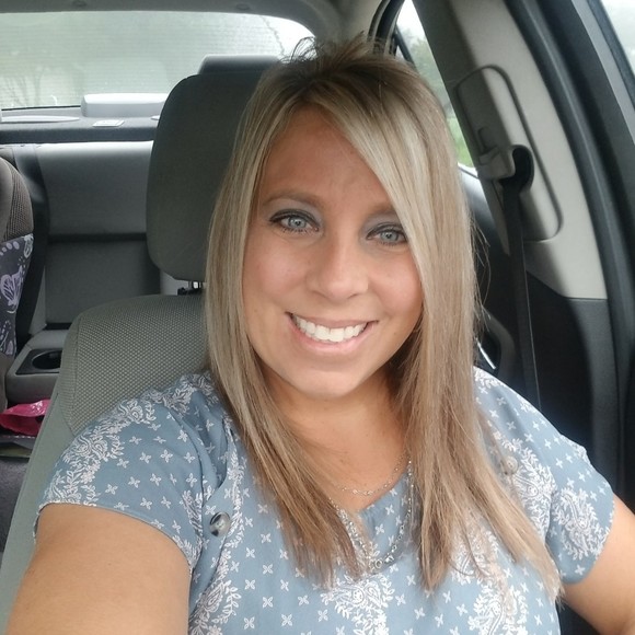 Profile Picture of Amanda Warren (@maemae3535) on Poshmark