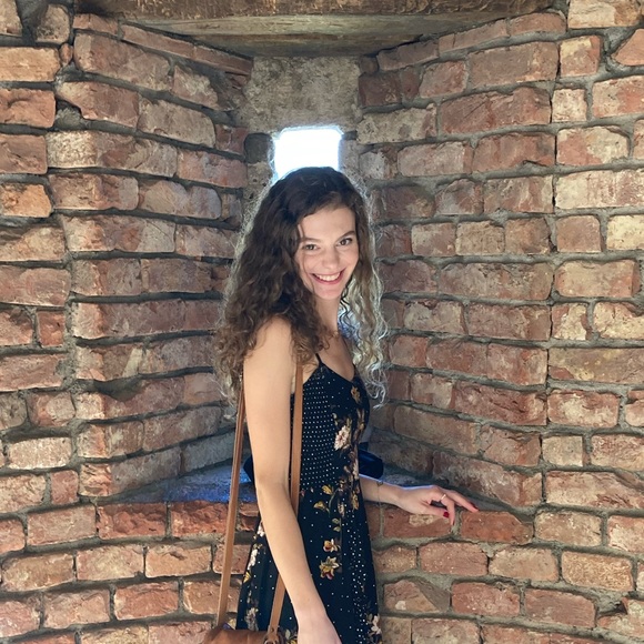 Profile Picture of Julia Borden (@julia_borden) on Poshmark