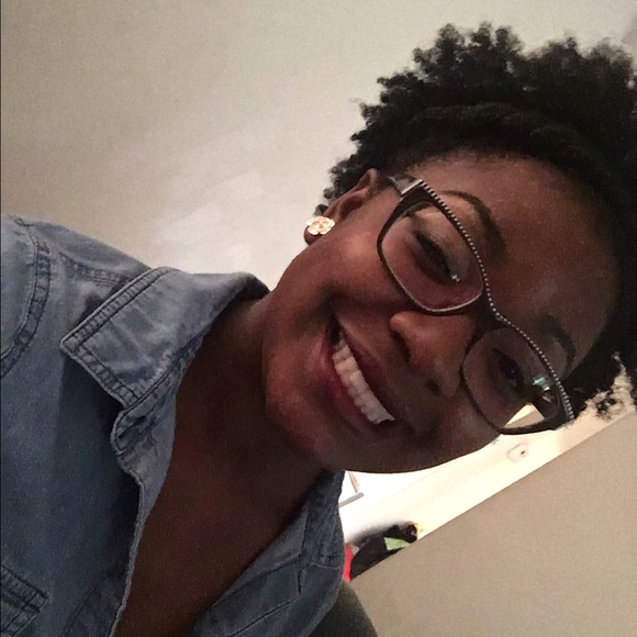 Profile Picture of Lorrenette Herring (@rrenette96) on Poshmark