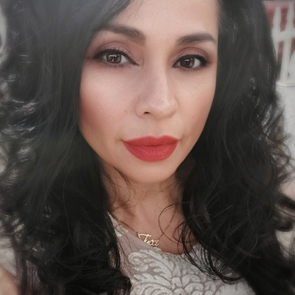 Profile Picture of Nancy Commadore (@bossfitbabe) on Poshmark