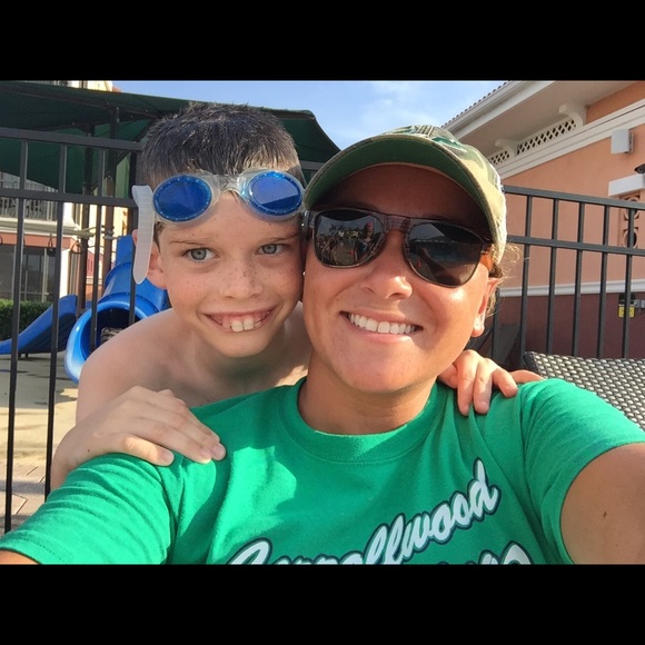 Profile Picture of Maria Zambito (@zambeetoe) on Poshmark