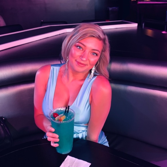 Profile Picture of Kaylene Konigsmark (@kaylenekon) on Poshmark