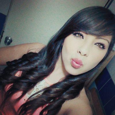 Profile Picture of Laura Acevedo (@lauraacevedo971) on Twitter