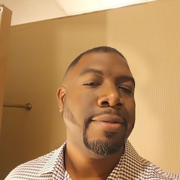 Profile Picture of Jason Gregory (@jason_32g) on Poshmark