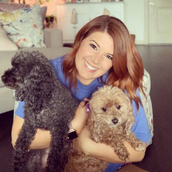 Profile Picture of Julianna Barnett (@jules_barnett) on Poshmark