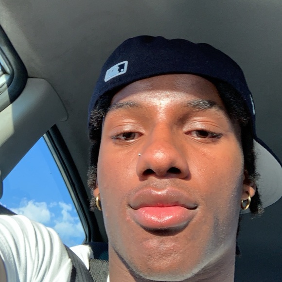 Profile Picture of Celestin Mavreck (@mavreck10) on Poshmark
