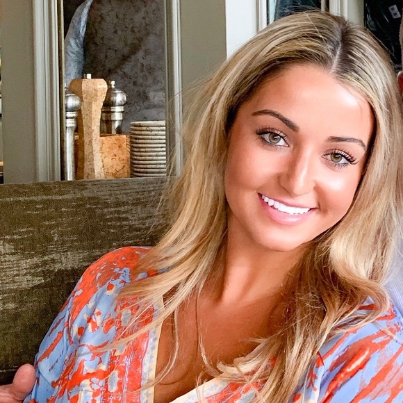 Profile Picture of Nicole Koppinger (@nkoppinger) on Poshmark