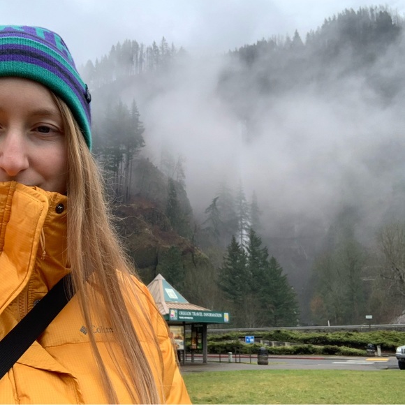 Profile Picture of Morgan Irving (@captainglamor) on Poshmark