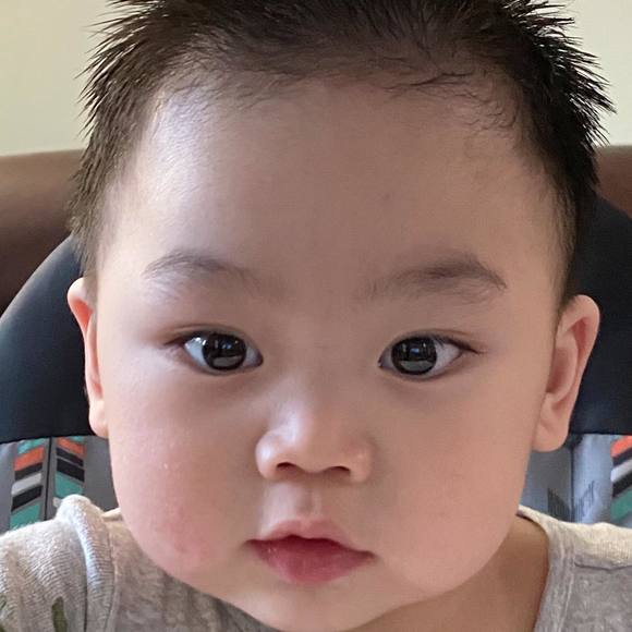 Profile Picture of Quyen Lam (@quyenchilam) on Poshmark