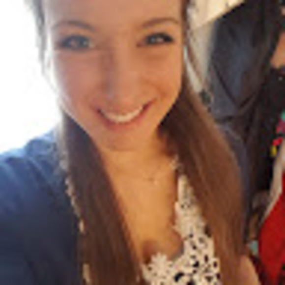 Profile Picture of Andreanne Cloutier (@andreanneclouti) on Poshmark