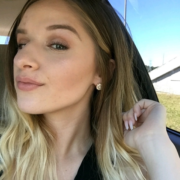 Lauren Langone - Poshmark Profile Picture of Lauren Langone (@lolangone) on Poshmark