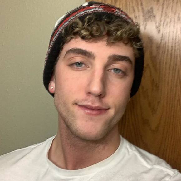 Profile Picture of Payton Rusk (@parusk34) on Poshmark