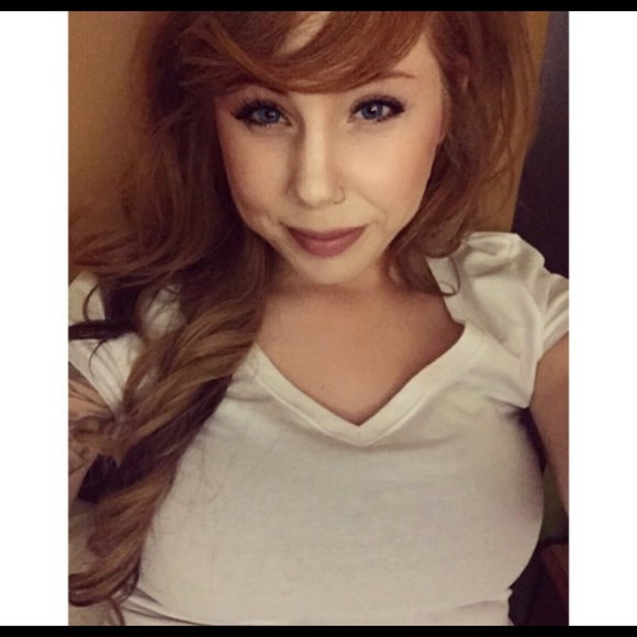 Profile Picture of Bayley Hutcherson (@bmarie_2) on Poshmark