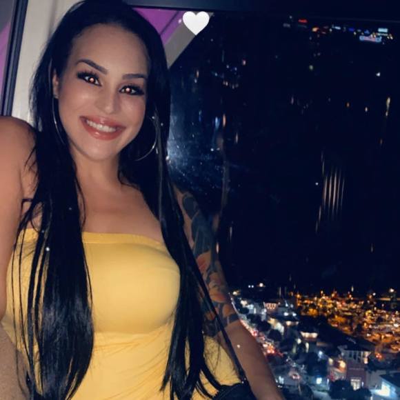 Profile Picture of Lizzette Oleynikov (@lm0988) on Poshmark