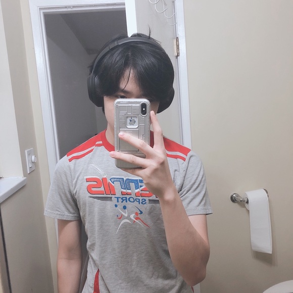 Profile Picture of Nguyen Cuong (@nguyen_cuong) on Poshmark