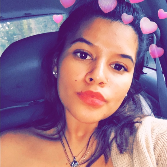 Profile Picture of Michell Gutierrez (@mgchel) on Poshmark