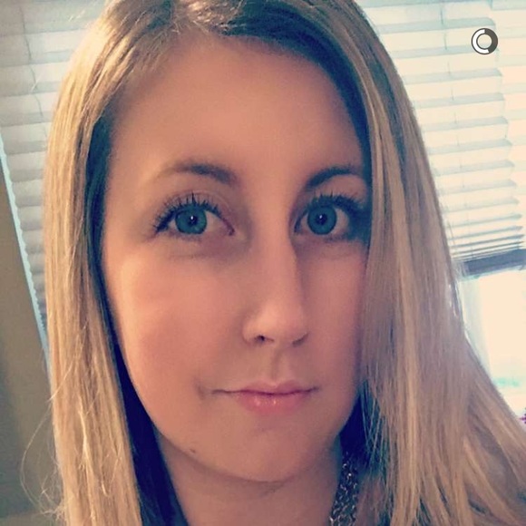 Profile Picture of Alyssa Kabusk (@akabusk) on Poshmark