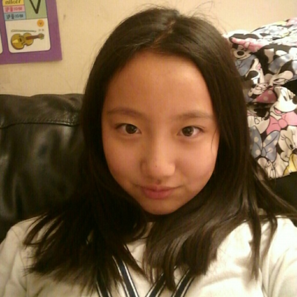 Profile Picture of Bomi Kim (@bomikim92105) on Poshmark