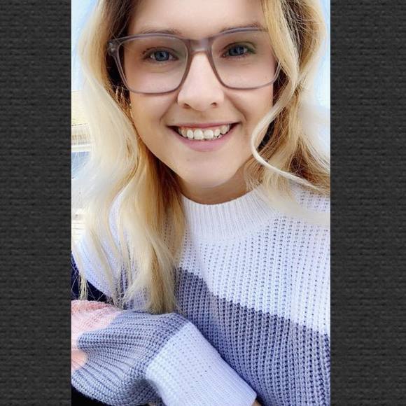 Profile Picture of Melissa Vasbinder (@mjvasbin) on Poshmark