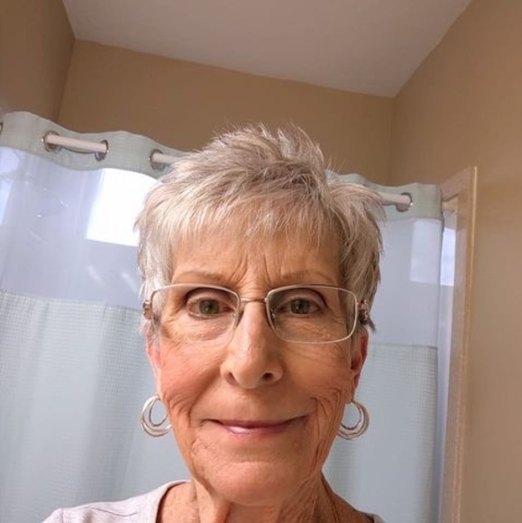 Profile Picture of Eva Kessinger (@evakessinger) on Poshmark