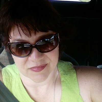 Profile Picture of Lisa Easton Johnson (@Twaing03) on Twitter