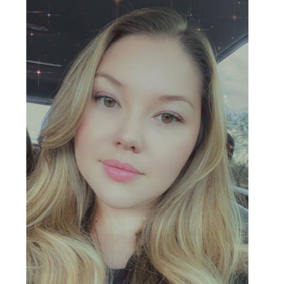 Profile Picture of Lisa Sharpe (@lisagirl2006) on Poshmark