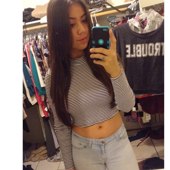 Profile Picture of Alejandra Espinoza (@aleejandraee) on Poshmark