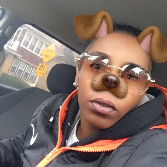 Profile Picture of Devon Burns (@burnsdevon03) on Poshmark