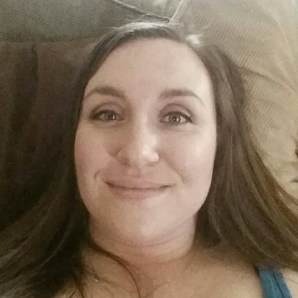 Profile Picture of Jennifer Loomis (@jloomis18) on Poshmark