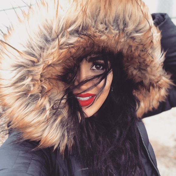 Profile Picture of Reyhana Rahimi (@reyhanarahimi) on Poshmark