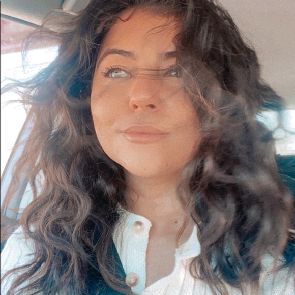 Profile Picture of Casey Mccarthy (@caseyashleyxo) on Poshmark