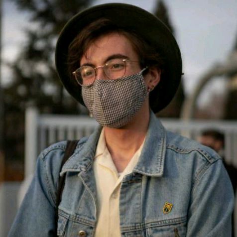 Profile Picture of Stevie (@floralwalls) on Tiktok