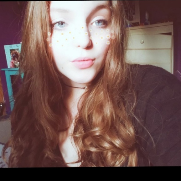 Profile Picture of Jacey Siegfried (@brokenpaper4) on Poshmark