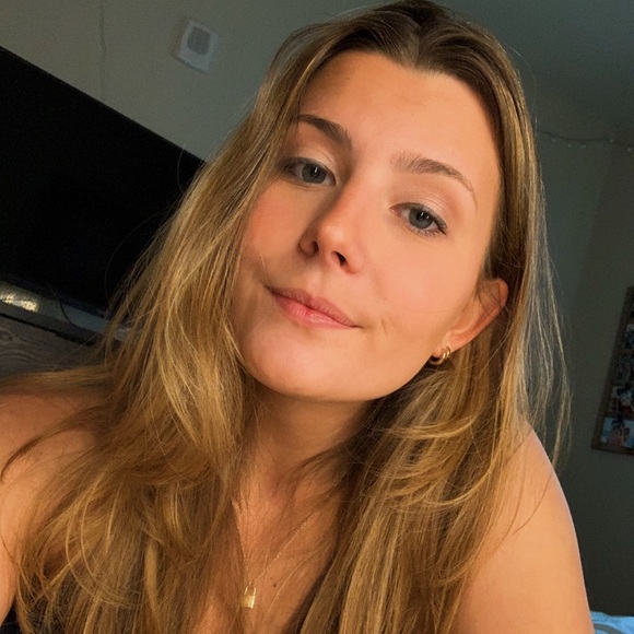 Margaux Ducasse - Poshmark Profile Picture of Margaux Ducasse (@margauxducasse) on Poshmark