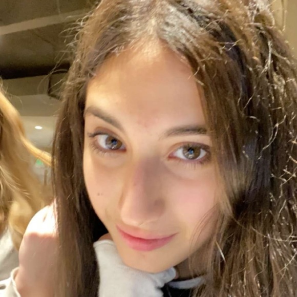 Profile Picture of Zeynep Mehmetoğlu (@zeynepwilkinson) on Poshmark