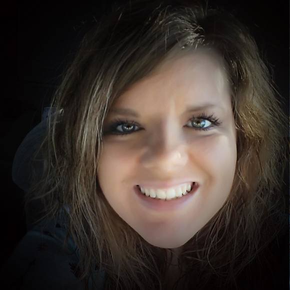 Profile Picture of Amanda Allgood (@asnogood1985) on Poshmark