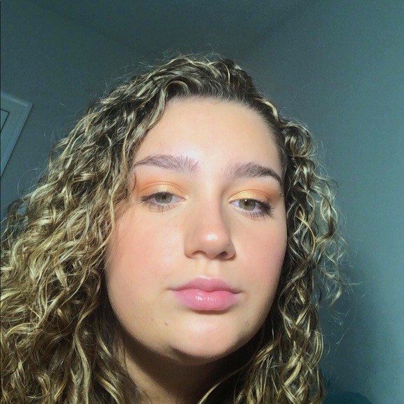 Profile Picture of Julia Rash (@rashjulia669) on Poshmark