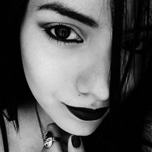 Profile Picture of María Reveron (@MariaLReveron) on Twitter