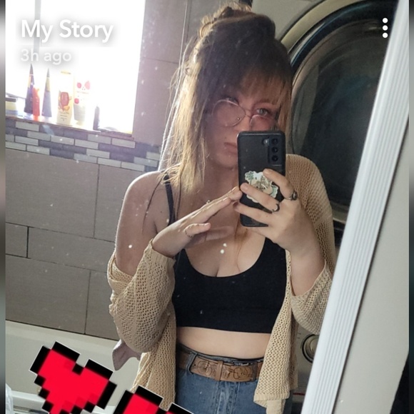 Profile Picture of Kelly Weiszgerber (@4ctu4ltr4sh) on Poshmark