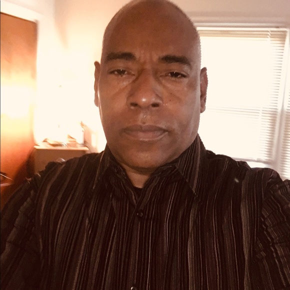 Profile Picture of David Thompson (@swan459) on Poshmark