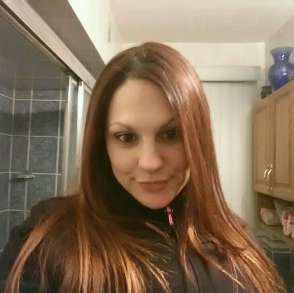 Profile Picture of Dalora Dilibero (@dld78) on Poshmark