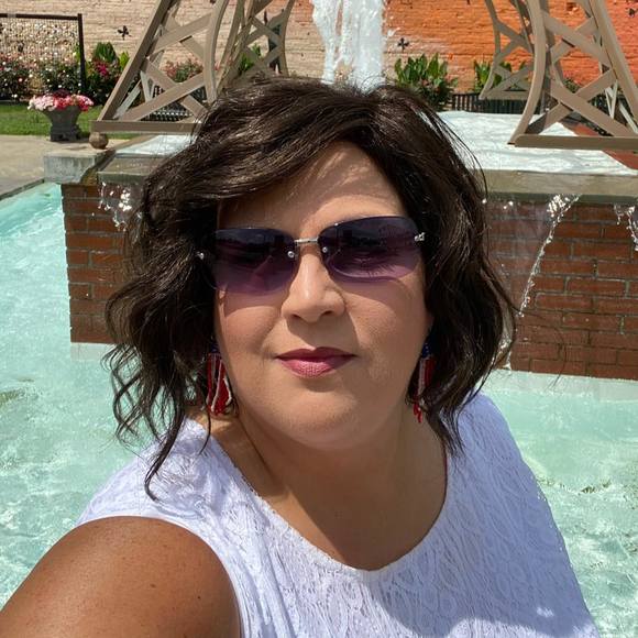 Profile Picture of Caryl Fowler (@randycaryl_98) on Poshmark