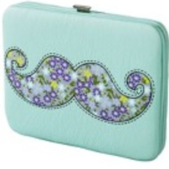 Yasmine Adyel - Poshmark Profile Picture of Yasmine Adyel (@fashionista48) on Poshmark