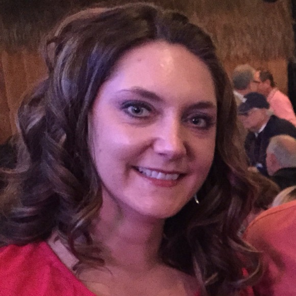 Profile Picture of Bobbie Kullman (@bobbiekullman) on Poshmark