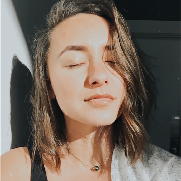 Profile Picture of K Naihe (@knaihe) on Poshmark