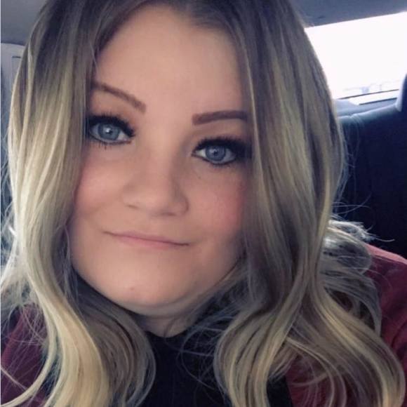 Profile Picture of Danae Steinbaugh (@danaesteinbaugh) on Poshmark