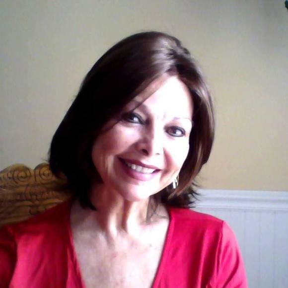 Profile Picture of Debbie Hallums (@happy418) on Poshmark