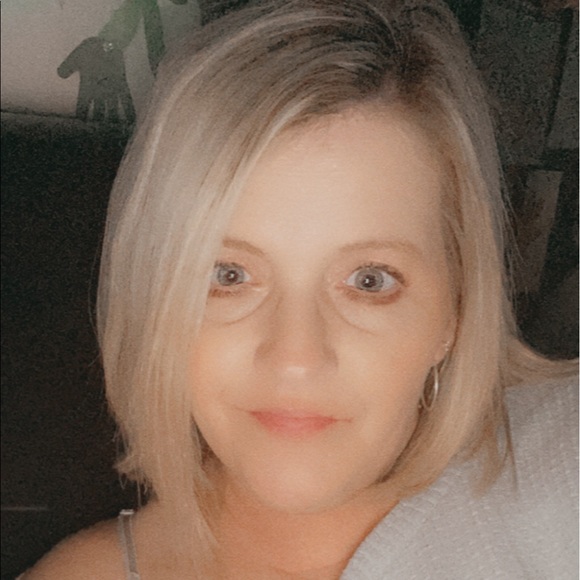 Profile Picture of Marcy Lowery (@marcylowery) on Poshmark
